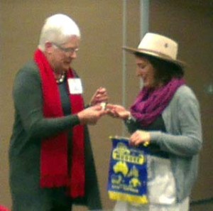 Jan O'Brien presented a Mudgee Rotary plaque to Sydney